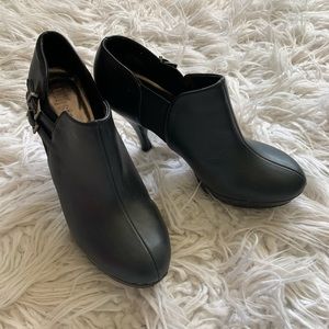 UNLISTED by Kenneth Cole platform booties